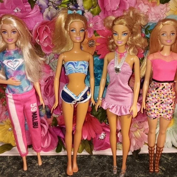 Barbie Other - Y2K EARLY 2000s BLONDE BARBIE DOLL LOT OF 4 BUNDLE